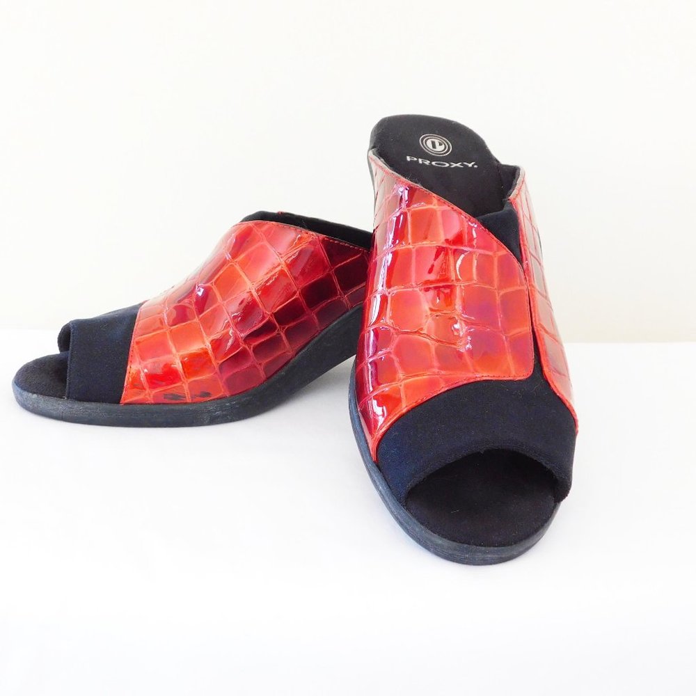 Vintage Proxy Red Leather Reptile Embossed Wedge Shoes Size 7m